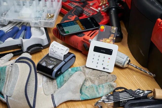 eet, checkout, payment, money, cash, credit card, účtenkovka, finance, vat, printer, bill, idoklad, document, sumup, hammer, laborer, work, handyman, construction, device, repairman, craftsmen, tool, services, privateer, checkout, credit card, vat, vat, vat, vat, vat, printer, handyman, repairman, craftsmen. Zahlungsdienste in Schweizer Onlineshops integrieren: Verträge und Abläufe
