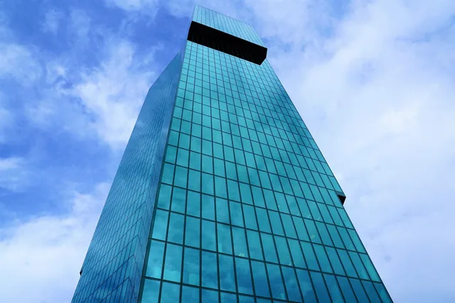 skyscraper, zurich, heaven, architecture, building, window, glass-facades, switzerland, swiss, modern, art, glass, one, number, digit, vacations, vacation, material, cloud, restaurant, office, hotel, travel, sightseeing, canton. Software aziendale per le PMI svizzere: categorie, modelli di licenza e standard